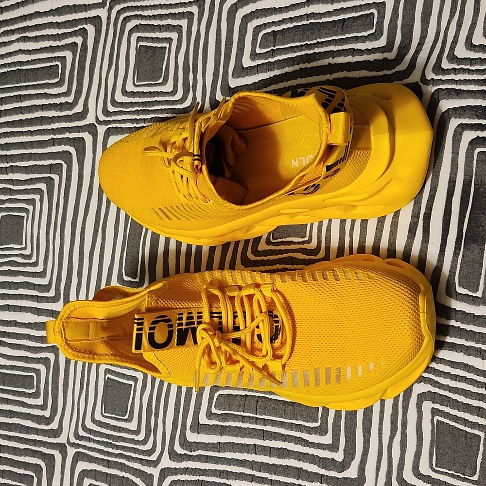 GSLMOLN Mens size 12 running shoe